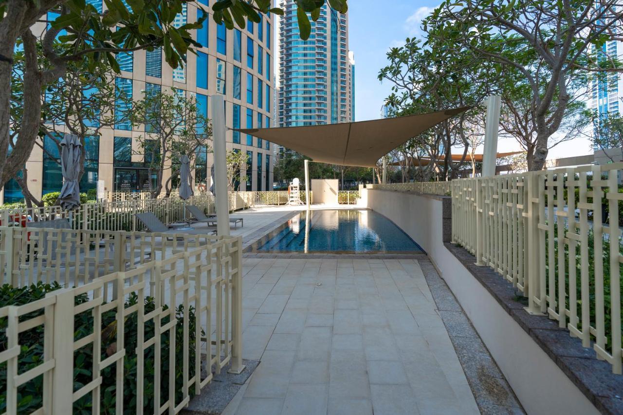 Prestige Living 1Br With Full Burj Khalifa View By Auberge دبي المظهر الخارجي الصورة