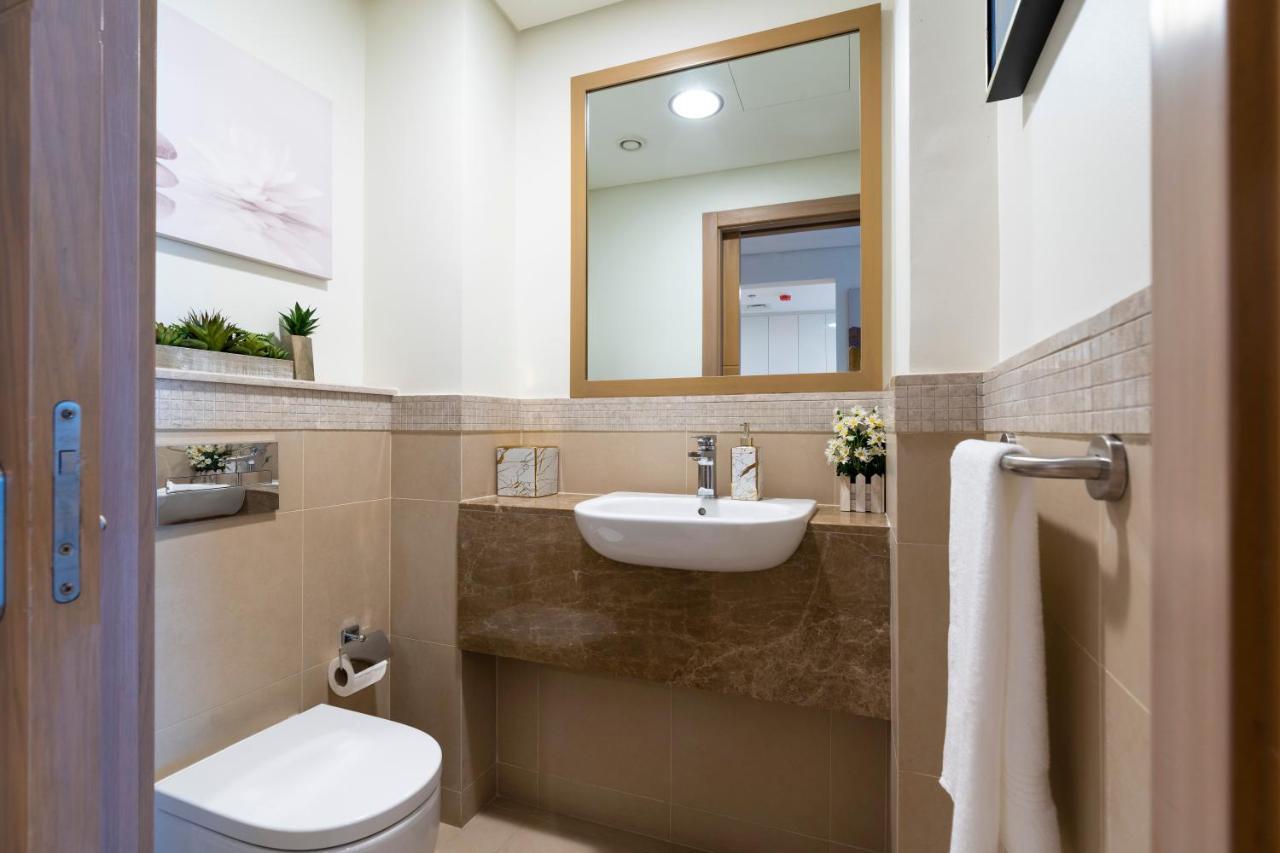 Prestige Living 1Br With Full Burj Khalifa View By Auberge دبي المظهر الخارجي الصورة